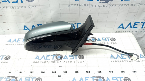 Зеркало Toyota Prius 50 с угла, показывающее детали крепления и состояние корпуса.