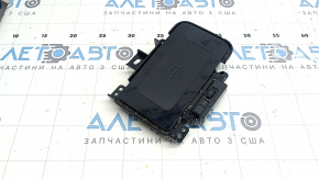 Беспроводное зарядное устройство Toyota Prius 50 19-22 черное, царапины