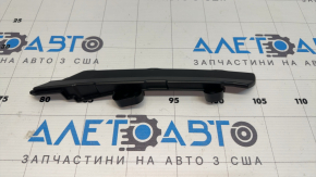 Кронштейн решетки радиатора grill правый Mazda 3 19-22 Japan built
