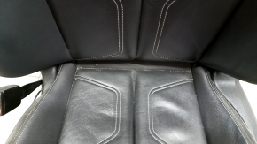 Водительское сидение Audi Q3 83A 19-23 с airbag, S-Line, электрическое, механическая подпорка коленей, подогрев, кожа черная, вставки алькантара, белая строчка, царапины на пластике, под чистку