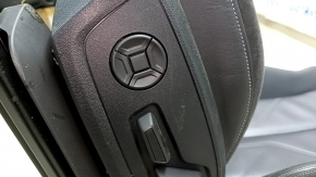Водительское сидение Audi Q3 83A 19-23 с airbag, S-Line, электрическое, механическая подпорка коленей, подогрев, кожа черная, вставки алькантара, белая строчка, царапины на пластике, под чистку