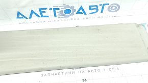 Общий вид накладки порога с царапинами, подходит для Chrysler Pacifica 2017-2026.
