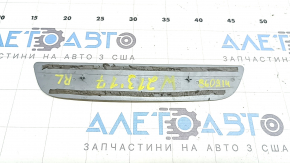 Накладка порога задня ліва зовнішня Mercedes W213 E 300/350 17-23 хром, подряпини