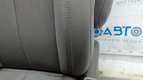 Пассажирское сиденье Chrysler Pacifica 17-19 без airbag, ткань коричневая, механическое, под чистку, потерто