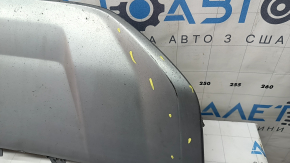 Губа переднего бампера центральная Audi Q7 16-19 серебро, царапины, вмятины