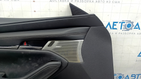 Деталь передней левой двери Mazda 3, хромовая вставка на накладке.