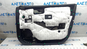 С обратной стороны обшивка двери Kia EV6 с видимой проводкой и накладкой.