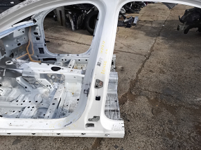 Стойка кузова центральная левая Mercedes W213 E 300/350 17-23 на кузове, после ремонта