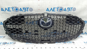 Решетка радиатора grill Mazda 3 19-26 4d в сборе, с эмблемой, матовая черная, песок