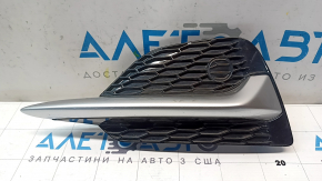 Решітка переднього бампера ліва Nissan Rogue Sport 20-22 з молдингом, SL, скол, пісок
