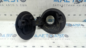 Лючок бензобака в сборе с корпусом Mazda 3 22-26 4d с замком, Mexico built, сломано крепление