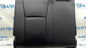 Крупный план спинки сидения Toyota Highlander, акцент на кожу.
