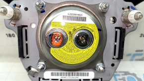 Крупный план подключения подушки безопасности для Toyota Camry 2012-2014, маркировка на креплении