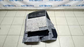 Изображение интерьера для Toyota Camry (V50, 2012-2014): покрытие пола с признаками эксплуатации.