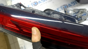 Фонарь внутренний дверь багажника правый Toyota Highlander 20-23 LED, песок, трещина внутри