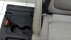 Боковой ракурс сидения Toyota Sienna с видимыми следами эксплуатации.