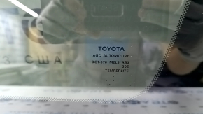 Боковое стекло с маркировкой Toyota и информацией с обратной стороны, для Sienna 2021-2026.