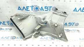 Вид накладки задней стойки левая на Toyota Sienna 21-26, с видимыми следами эксплуатации