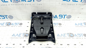Деталь центральной консоли Mazda 6 2018-2021, показана сзади, крепежи в порядке.