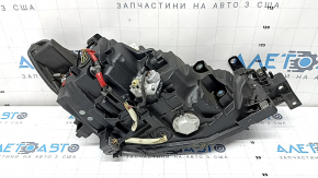 Вид с другого ракурса фары передней левой Mazda 6, видно крепление