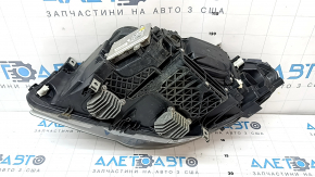 Вид сзади на фару переднюю правую BMW 5 F10 с детализацией подключения.