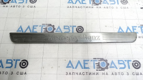 Накладка порога передня ліва зовнішня Mercedes C-class W205 15-21 хром без підсвічування, тип 1, подряпини, надлом кріплення