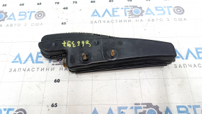 Показаны крепления и состояние airbag переднего правого сиденья для Mercedes C-class W205, заметен дефект.