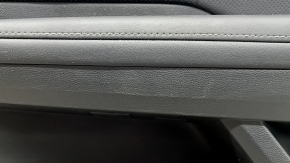 Обшивка дверей картка задня права VW Atlas 24-26 чорна, чорна шкіра з білим рядком, без шторки, вставка під дерево, хром, підлокітник чорна шкіра, з підсвічуванням, з ручкою, з накладками, потерта