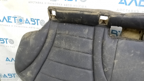 Вид на верхнюю часть подушки заднего ряда для Mercedes C-class W205, наличие загрязнений и следов использования.