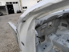 Четверть кузова VW Atlas, вид сзади, видно повреждение стойки, состав детали оригинал