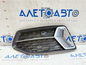 Решітка переднього бампера ліва Audi A6 C8 19-22 під повітропровід та парктронік, хром