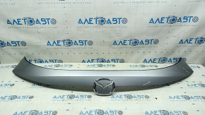Молдинг дверцят багажника верхній Mazda CX-5 17-24 з емблемою, під склом