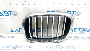 Решетка радиатора grill левая BMW X3 G01 18-21 ноздря, хром обрамление+ серая решетка, песок