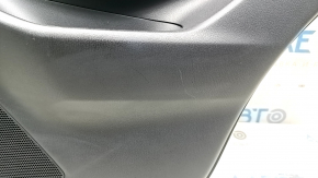 Царапины на подлокотнике обшивки двери назад правой для Mazda CX-5.