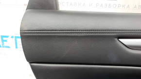 Общий вид обшивки двери с акцентом на материал, предназначена для Mazda CX-5.