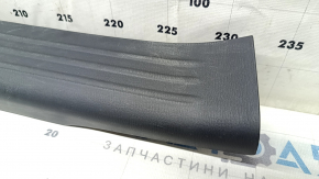 Накладка порога задняя правая Mazda CX-5 17-25 черная, царапины