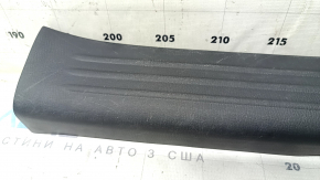 Накладка порога задняя правая Mazda CX-5 17-25 черная, царапины