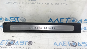 Накладка порога передняя левая Lincoln MKC 15-19 черная без подсветки, царапины, надлом крепления