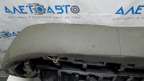 Нижняя часть подушки заднего ряда седаний Hyundai Sonata с защитной обивкой.