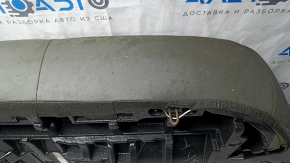 Боковая часть подушки заднего ряда для Hyundai Sonata с заметными следами эксплуатации.