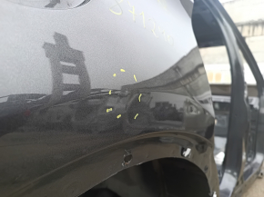 Крупный план кузова Lincoln MKC 2015-2019, выявлены потёртости и незначительные вмятины.