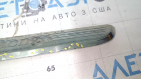 Вид накладки порога передней правой с очевидными следами использования для Mercedes GLC 20-22