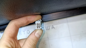 Кнопочный разъем подогрева сидения на обшивке, Chevrolet Volt.