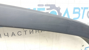 Крупный план на накладку арки крыла, типичные дефекты использования, подходит для Jeep Cherokee 2014-2023.