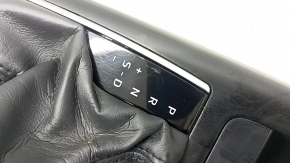 Накладка центральной консоли с подстаканниками Toyota Camry v70 18-20 черная, с чехлом ручки, с индикатором переключением передач, царапины