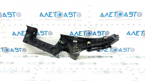 Накладка задней стойки правая нижняя для Mazda CX-50 2023-2026, на которой видны царапины и потертости.