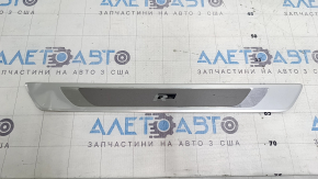 Накладка порога зовнішня передня права VW Passat b8 16-19 USA R-Line, подряпини, прим'ята