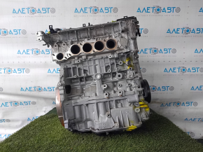 Двигатель в сборе с хорошо видимыми дефектами, подходит для Toyota Camry 2018-2024, заметны задиры.