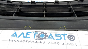 Решетка переднего бампера нижняя Toyota Prius 30 13-15 рест без птф, черный глянец, примята, сломаны крепления, трещина, царапины