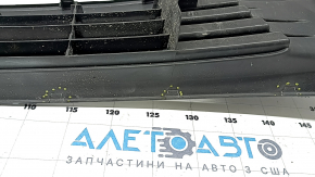 Решетка переднего бампера нижняя Toyota Prius 30 13-15 рест без птф, черный глянец, примята, сломаны крепления, трещина, царапины